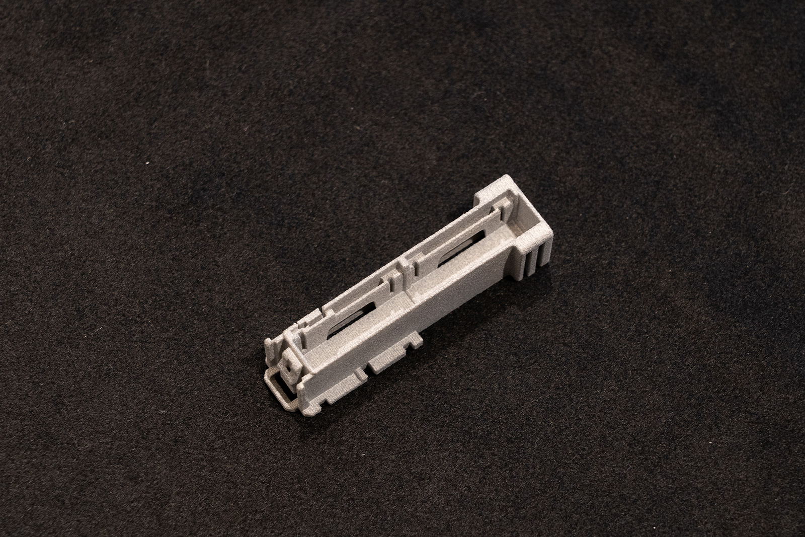 従来のバレル研磨機では破損リスクが高かった部品も、Fuse Blastでは問題なく処理できる